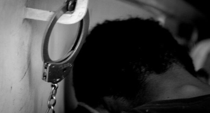 Filho tenta matar o pai com uma faca por tê-lo mandado arrumar emprego