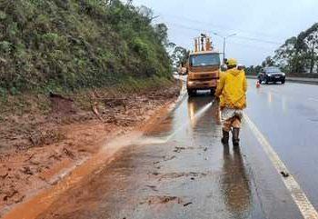BR-040 é liberada nos dois sentidos após mais de 42 horas de interdição