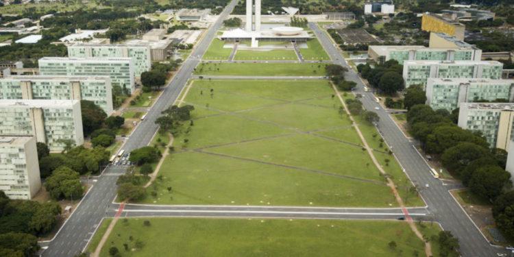 Servidores federais anunciam greve por reajuste nesta terça (18/1)