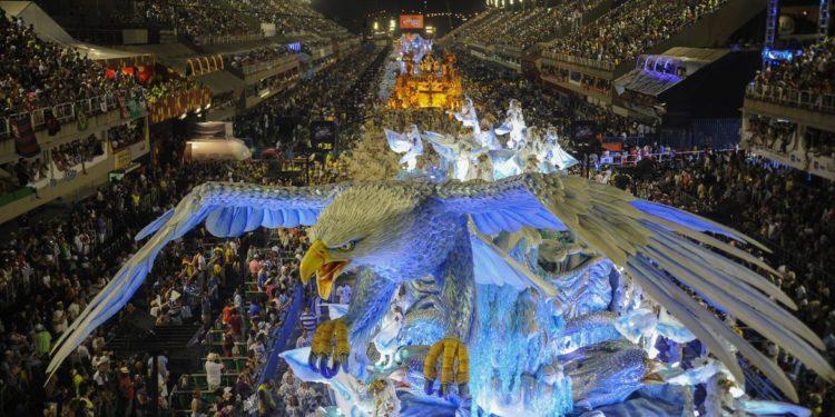 Desfile no Sambódromo está mantido por enquanto, diz governo do Rio