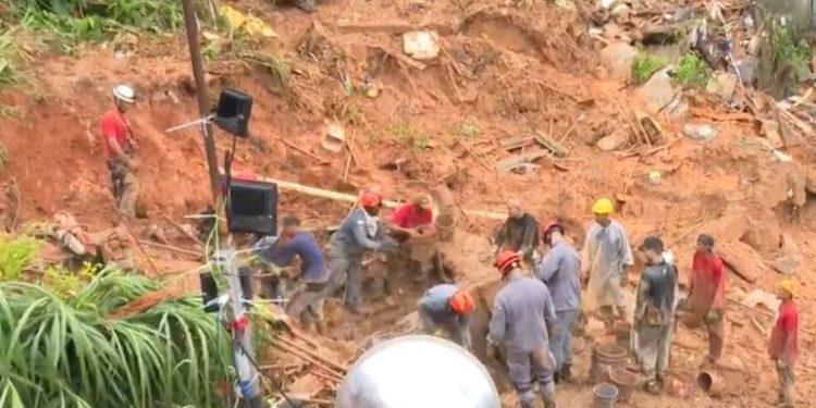 Número de mortos por chuvas em SP ultrapassa 20, e buscas seguem