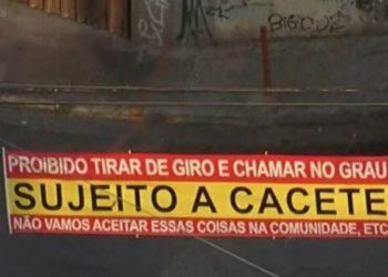 PCC coloca faixas em 18 cidades e ameaça motociclistas por barulho