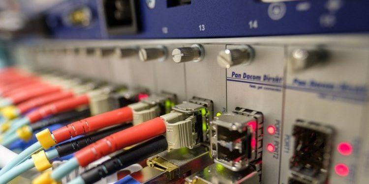 Chinês se irrita com conexão, queima cabo de Internet e é preso