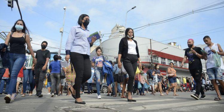 Covid-19: Brasil registrou 640 mortes e 179,8 mil casos no sábado