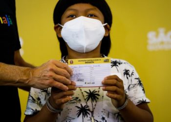 Indígena de 8 anos é a primeira criança a receber dose de vacina infantil contra Covid-19 em SP