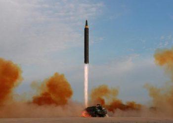 Coreia do Norte dispara mais dois mísseis para o mar