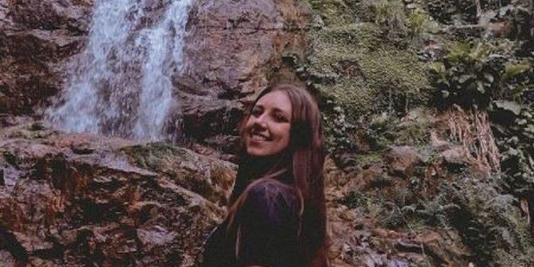 Universitária cai de cachoeira durante trilha e morre em SC