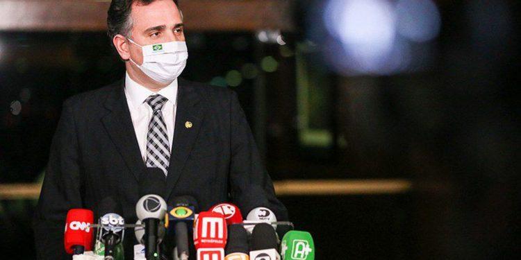 Presidente do Senado quer votar projeto sobre preço de combustíveis