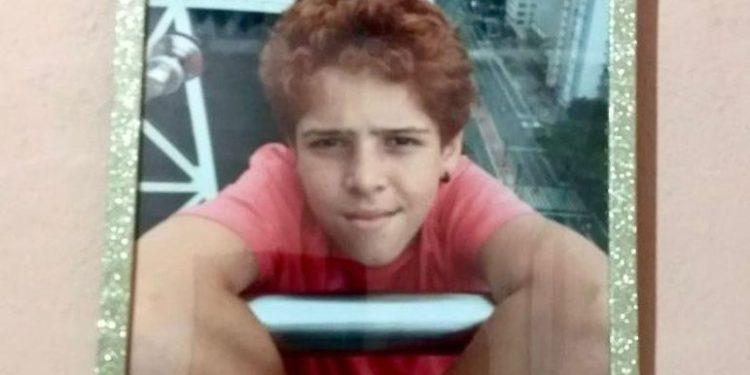 ‘Hoje ele estaria se vacinando’, diz mãe que perdeu filho para Covid