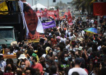 Protestos por Moïse, congolês assassinado no Rio, acontecem em pelo menos 12 capitais