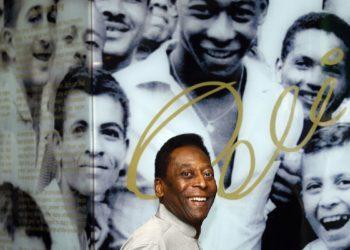 Pelé recebe alta após se recuperar de infecção urinária