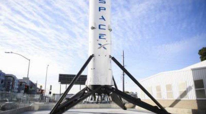 Tempestade geomagnética destrói satélites da SpaceX um dia após lançamento