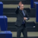 Deputado faz saudação nazista em plenário do Parlamento Europeu