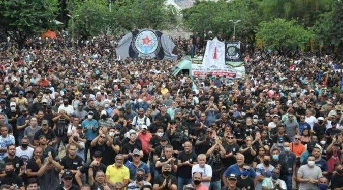 Policiais aumentam pressão por reajuste salarial e iniciam movimentos de greve