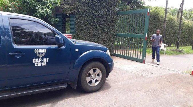 Aeronave com cinco pessoas cai em fazenda no DF; ninguém se feriu