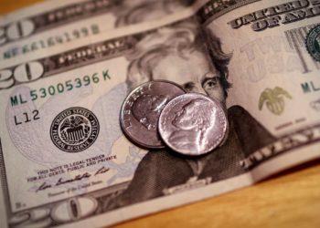 Dólar fecha cotado a R$ 5,22, menor patamar em cinco meses