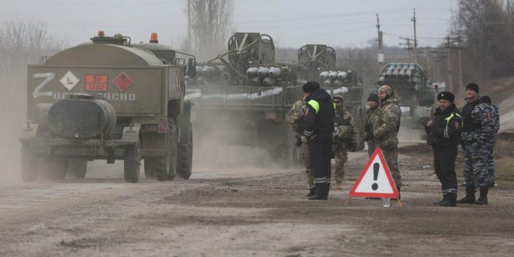 Mísseis atingem Kiev à espera de ataque russo; presidente pede ajuda