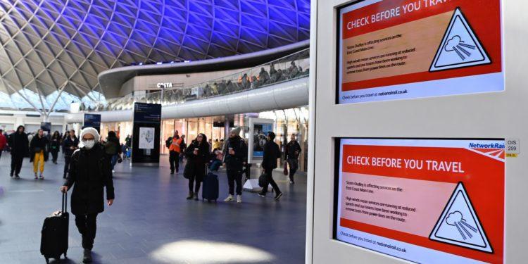 Autoridades britânicas declaram alerta vermelho devido a tempestade