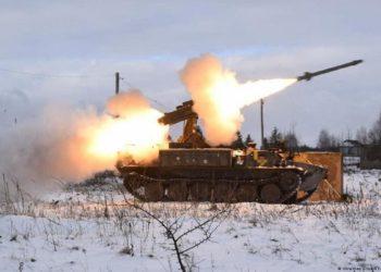 Biden pede que cidadãos americanos deixem a Ucrânia; diplomacia dos EUA diz que russos podem invadir ‘a qualquer momento’