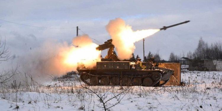 Biden pede que cidadãos americanos deixem a Ucrânia; diplomacia dos EUA diz que russos podem invadir ‘a qualquer momento’