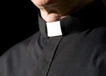 Padre compartilha vídeo erótico em grupo de mensagens da paróquia