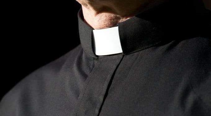 Padre compartilha vídeo erótico em grupo de mensagens da paróquia