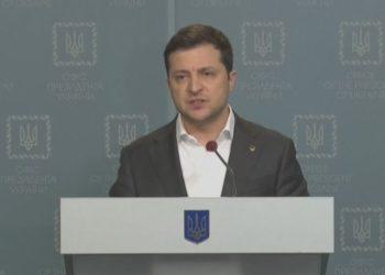 Presidente da Ucrânia convoca cidadãos para luta armada e pede doações de sangue