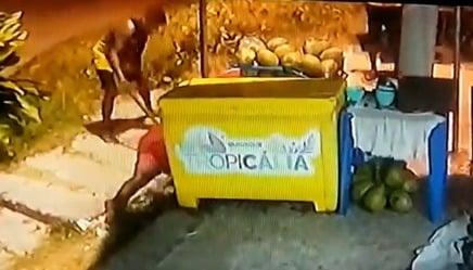 Cenas fortes: câmeras registram espancamento que matou congolês no Rio