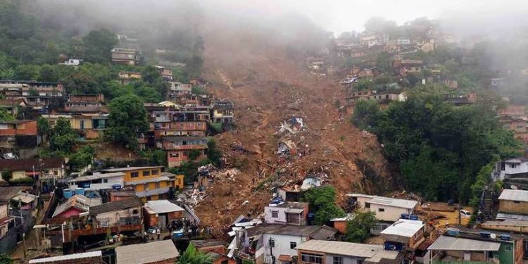 Chega a 104 o número de mortos na tragédia em Petrópolis