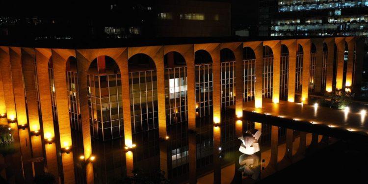 Governo autoriza concurso para carreira de diplomata