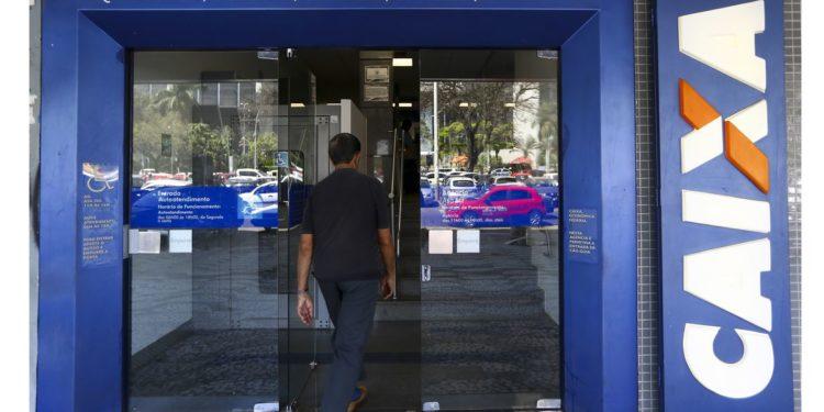 Caixa libera abono salarial para trabalhadores nascidos em abril