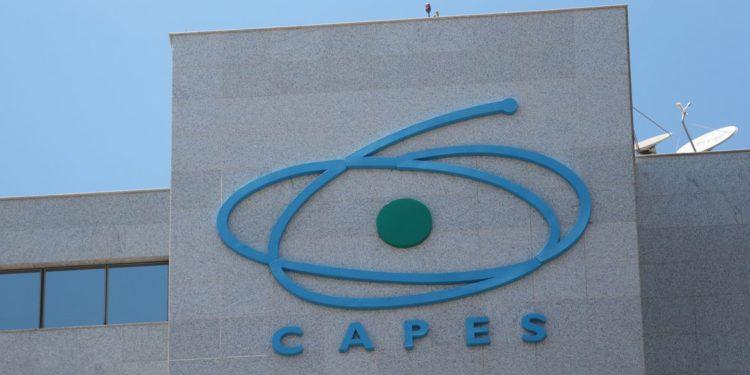 Capes divulga edital para bolsas de doutorado-sanduíche no exterior