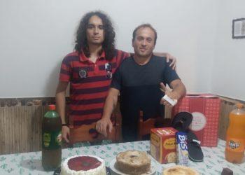 Rapaz reconhecido em cima de ônibus arrastado não sabe nadar, mas pai mantém a esperança de encontrá-lo vivo