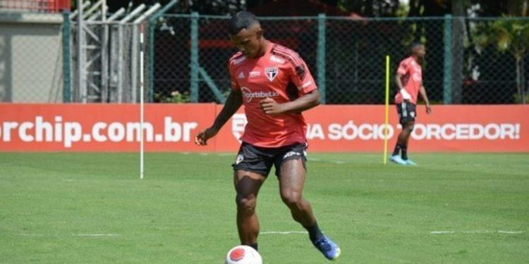 São Paulo encerra preparação para o duelo contra o Santos; veja provável escalação