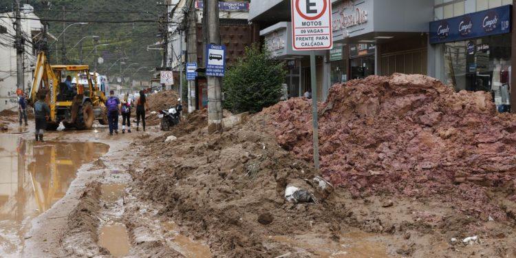 Total de mortos em Petrópolis sobe para 138