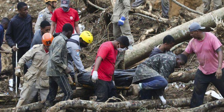 Governo autoriza emprego das Forças Armadas nas buscas em Petrópolis