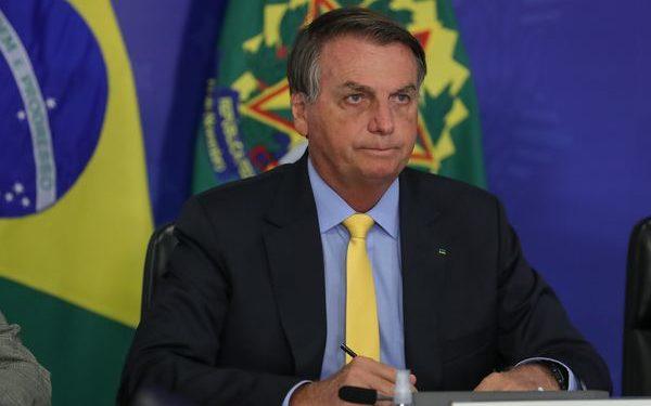 Presidente Bolsonaro assina portaria que oficializa reajuste para professores