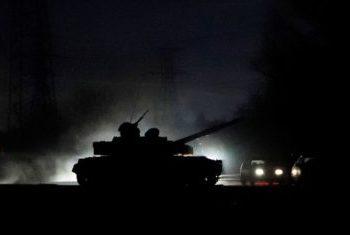 Rússia enfrenta perspectiva de novas sanções e temor de guerra aumenta após Putin reconhecer duas regiões da Ucrânia