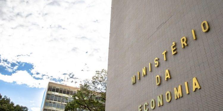 Governo estuda aumentar o valor de benefícios pagos aos servidores