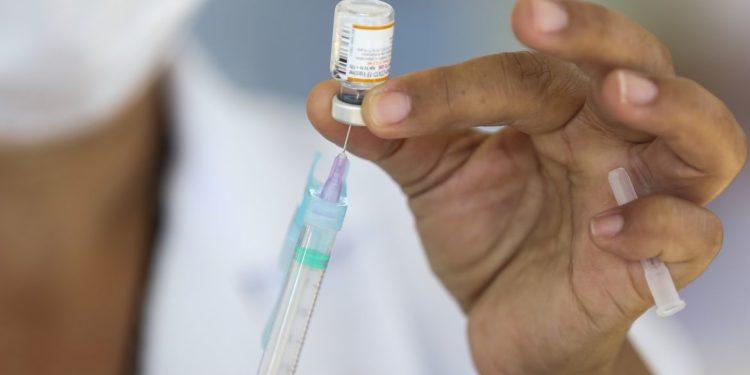 Covid-19: Rio adianta segunda dose para crianças com comorbidade