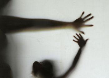 Após denúncia, mãe com medida protetiva consegue vaga em escola no DF