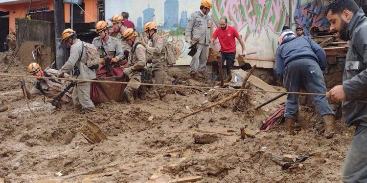 Temporal em Petrópolis deixa 35 mortos; bombeiros ainda não sabem quantos são os desaparecidos