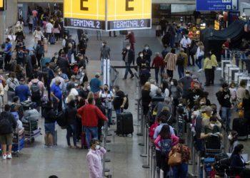 Anvisa: uso de máscaras continua obrigatório em aeroportos e aeronaves
