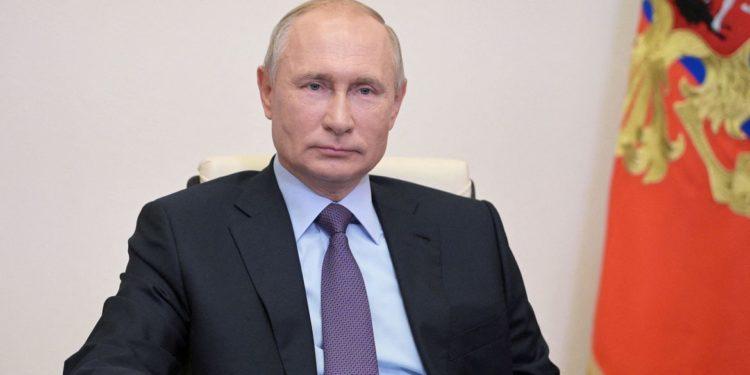 Putin diz para Ucrânia parar de lutar em meio a pedidos de cessar-fogo