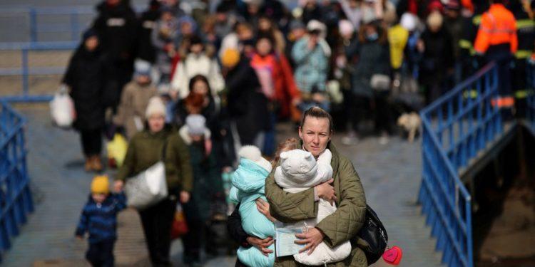 Rússia acena com novos corredores humanitários na Ucrânia