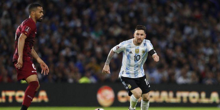 Eliminatórias: sob o comando de Messi, Argentina derrota Venezuela