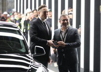 Elon Musk inaugura ‘megafábrica’ da Tesla na Alemanha