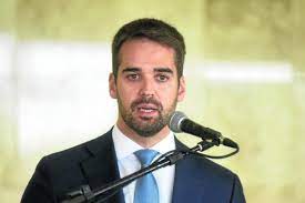 Tentando acordo, PSDB luta para manter Eduardo Leite