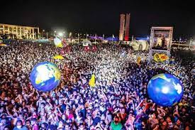 Show de Caetano Veloso na Esplanada reúne multidão pela proteção do meio ambiente