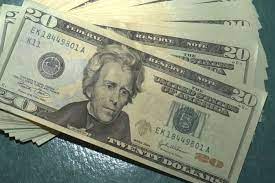 Dólar é negociado abaixo dos R$ 5 nesta quarta-feira (9/3)